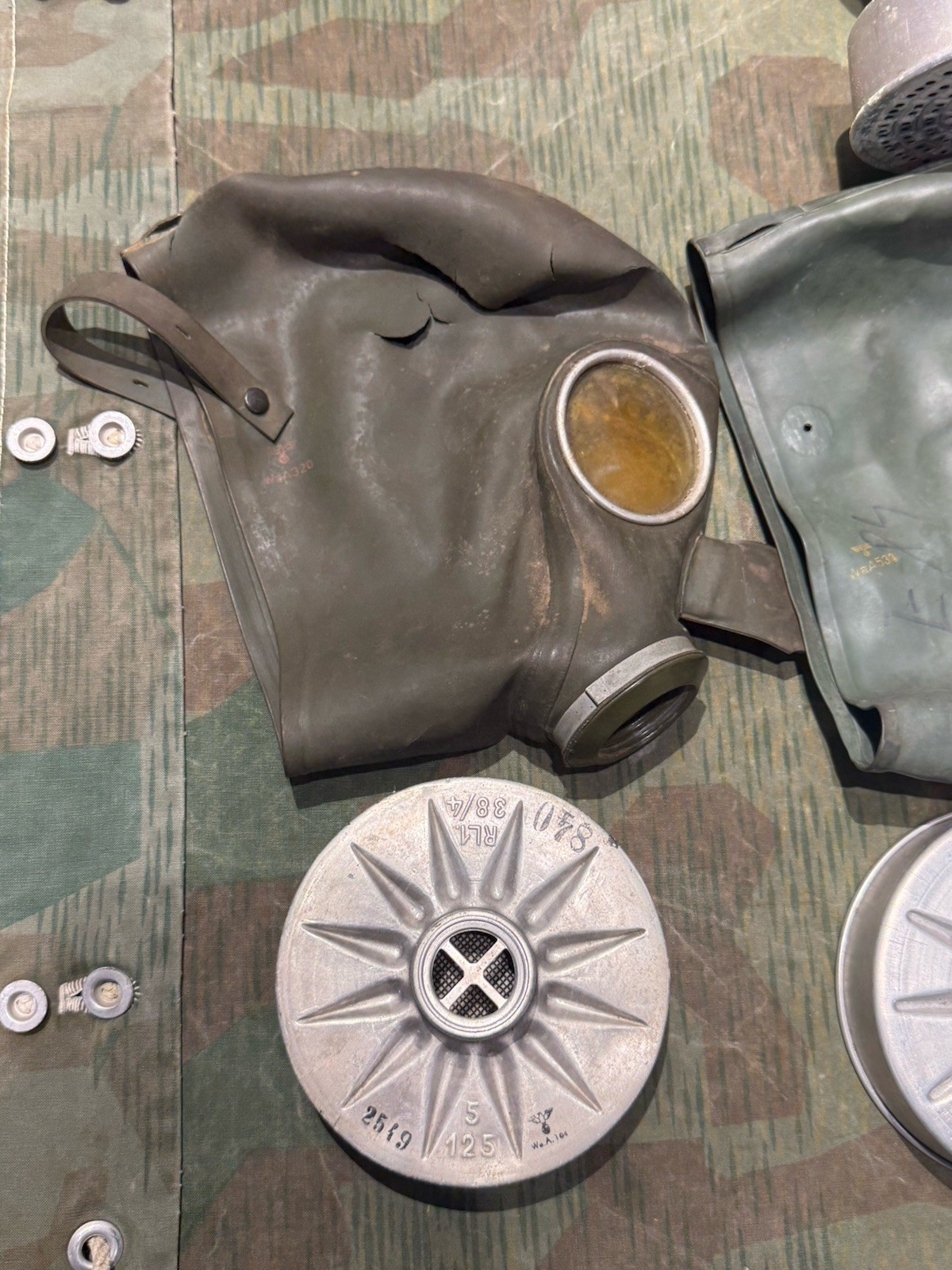 Original WW2 German Luftschutz Vm37 Civil Gas Mask & Filter Waffen Marked (1x Only) - Image 2