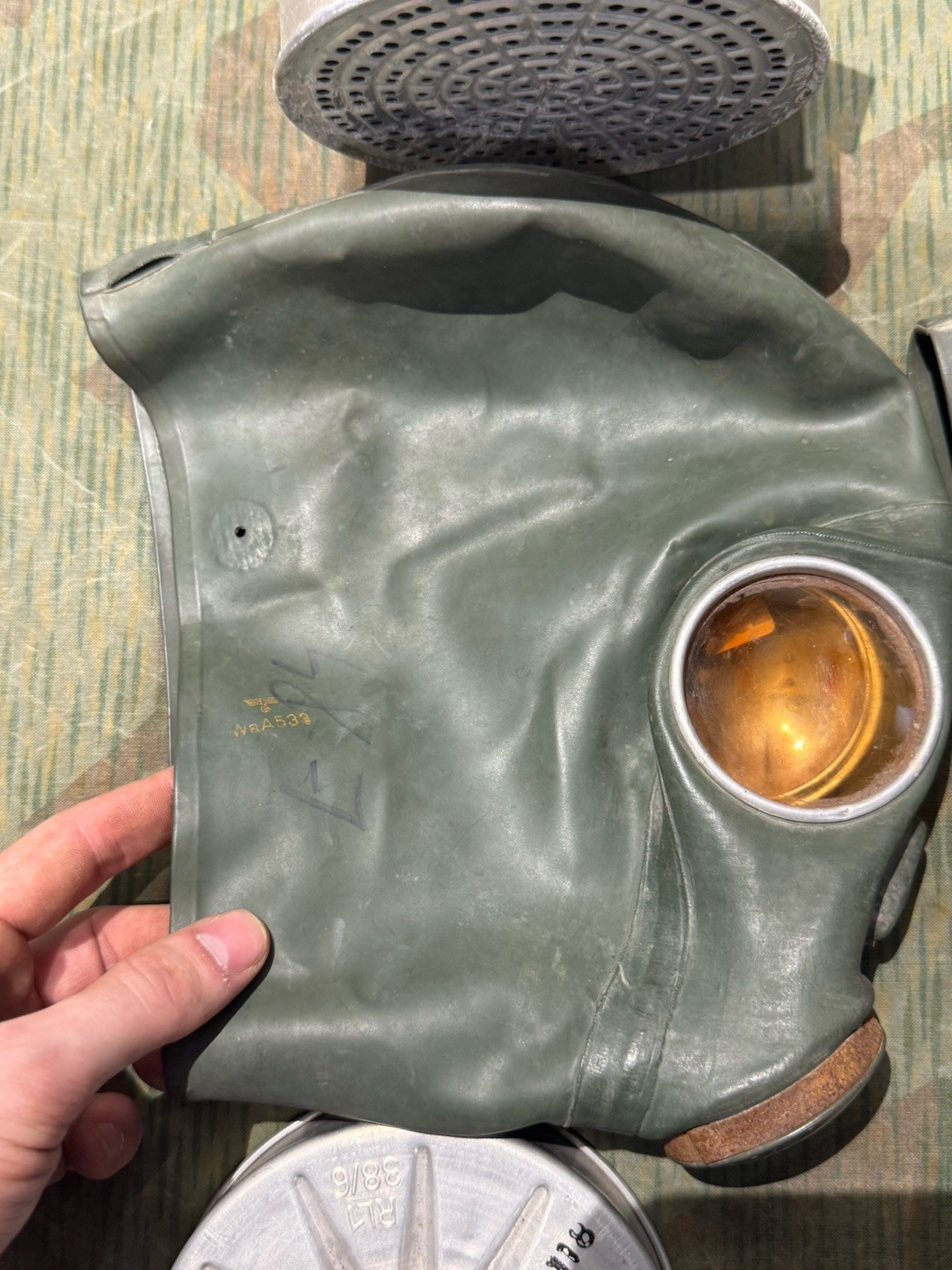 Original WW2 German Luftschutz Vm37 Civil Gas Mask & Filter Waffen Marked (1x Only) - Image 7