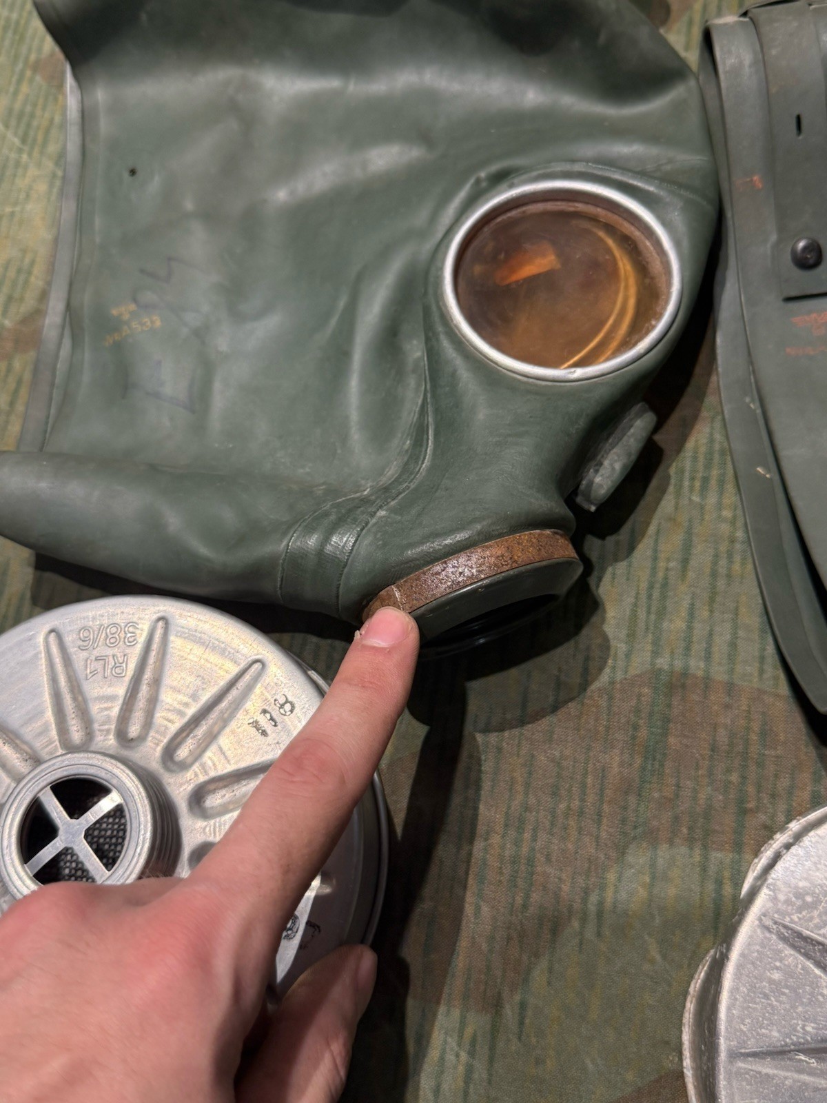 Original WW2 German Luftschutz Vm37 Civil Gas Mask & Filter Waffen Marked (1x Only) - Image 9