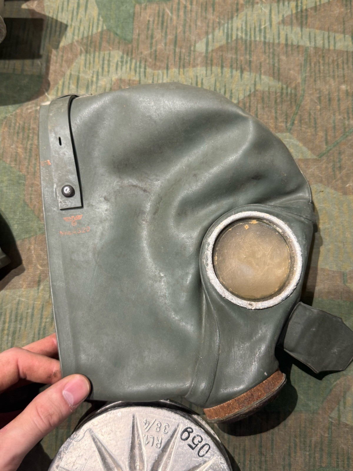 Original WW2 German Luftschutz Vm37 Civil Gas Mask & Filter Waffen Marked (1x Only) - Image 11