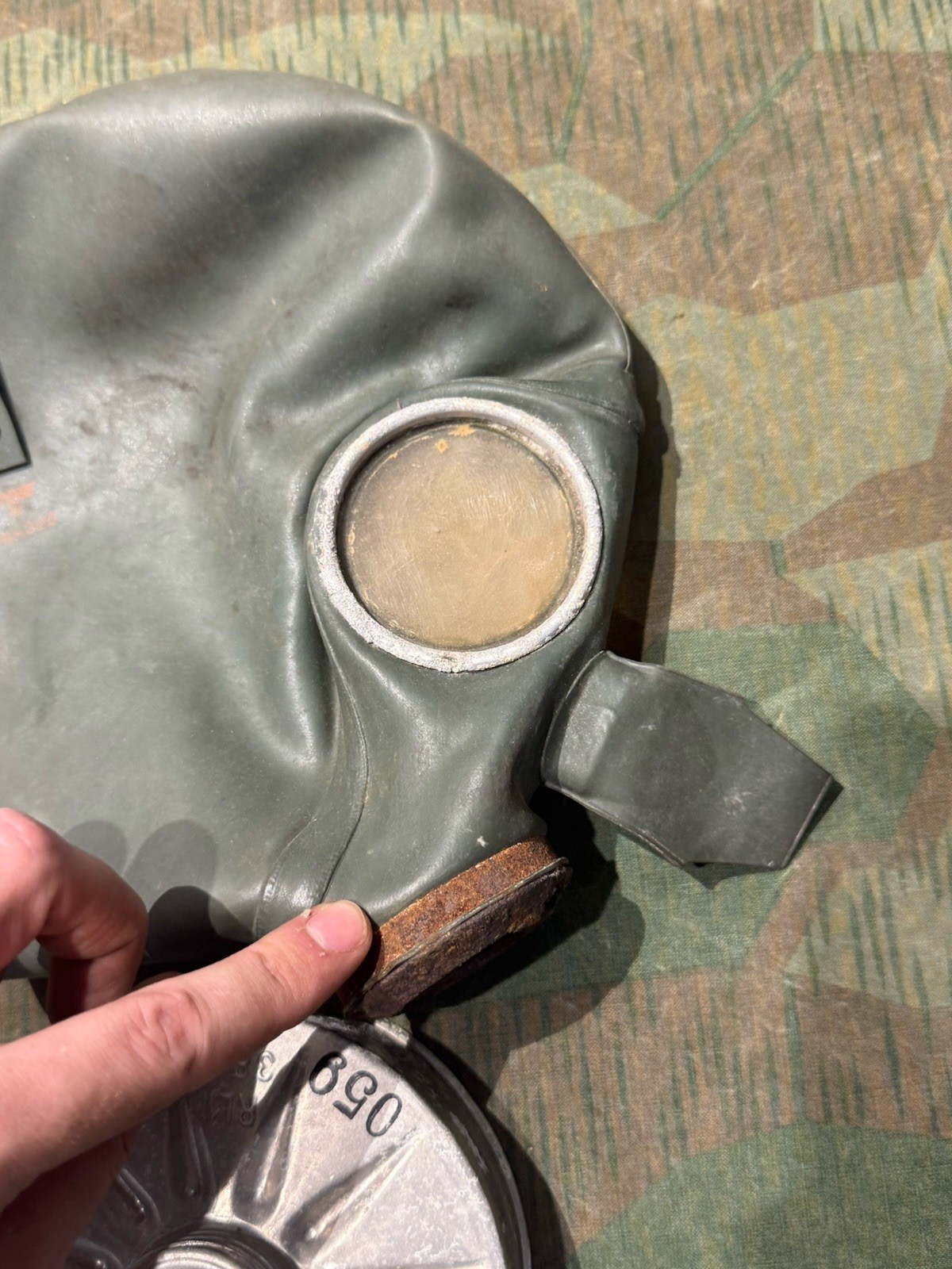 Original WW2 German Luftschutz Vm37 Civil Gas Mask & Filter Waffen Marked (1x Only) - Image 12