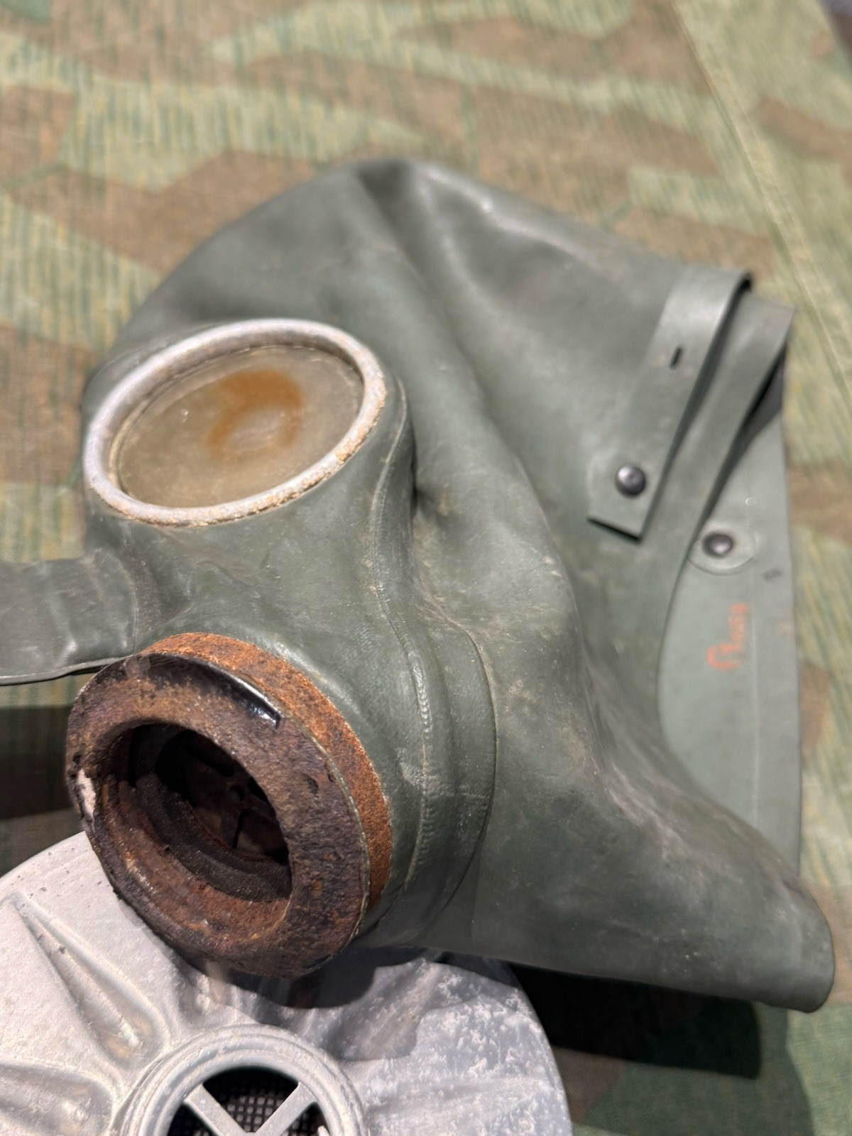 Original WW2 German Luftschutz Vm37 Civil Gas Mask & Filter Waffen Marked (1x Only) - Image 14