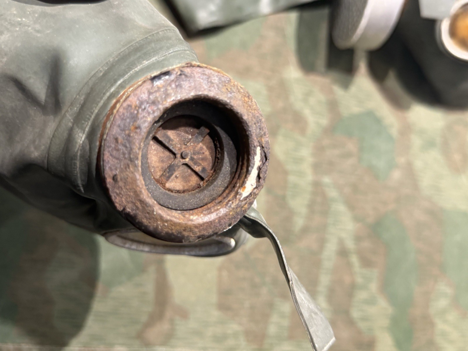Original WW2 German Luftschutz Vm37 Civil Gas Mask & Filter Waffen Marked (1x Only) - Image 16