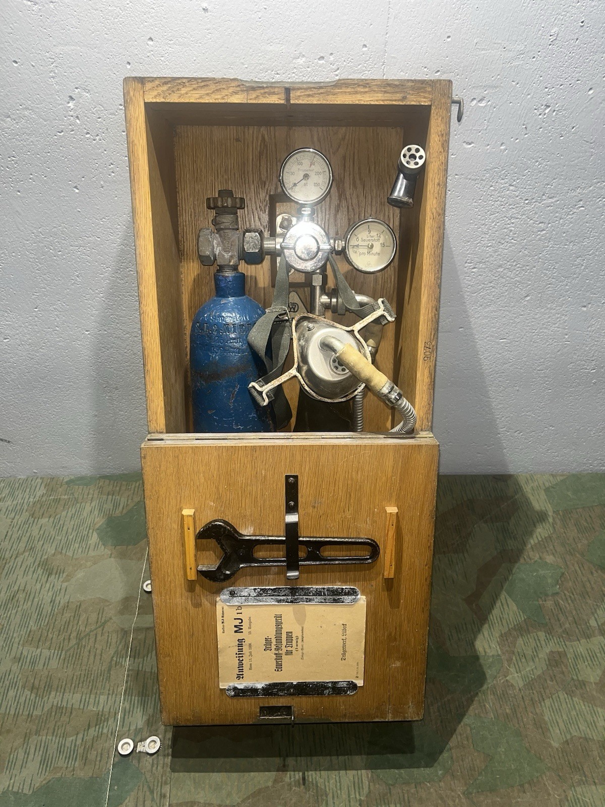 Original WW2 German Sauerstoffbehandlungsgerät Field Hospital Oxygen Mask Dated 1936