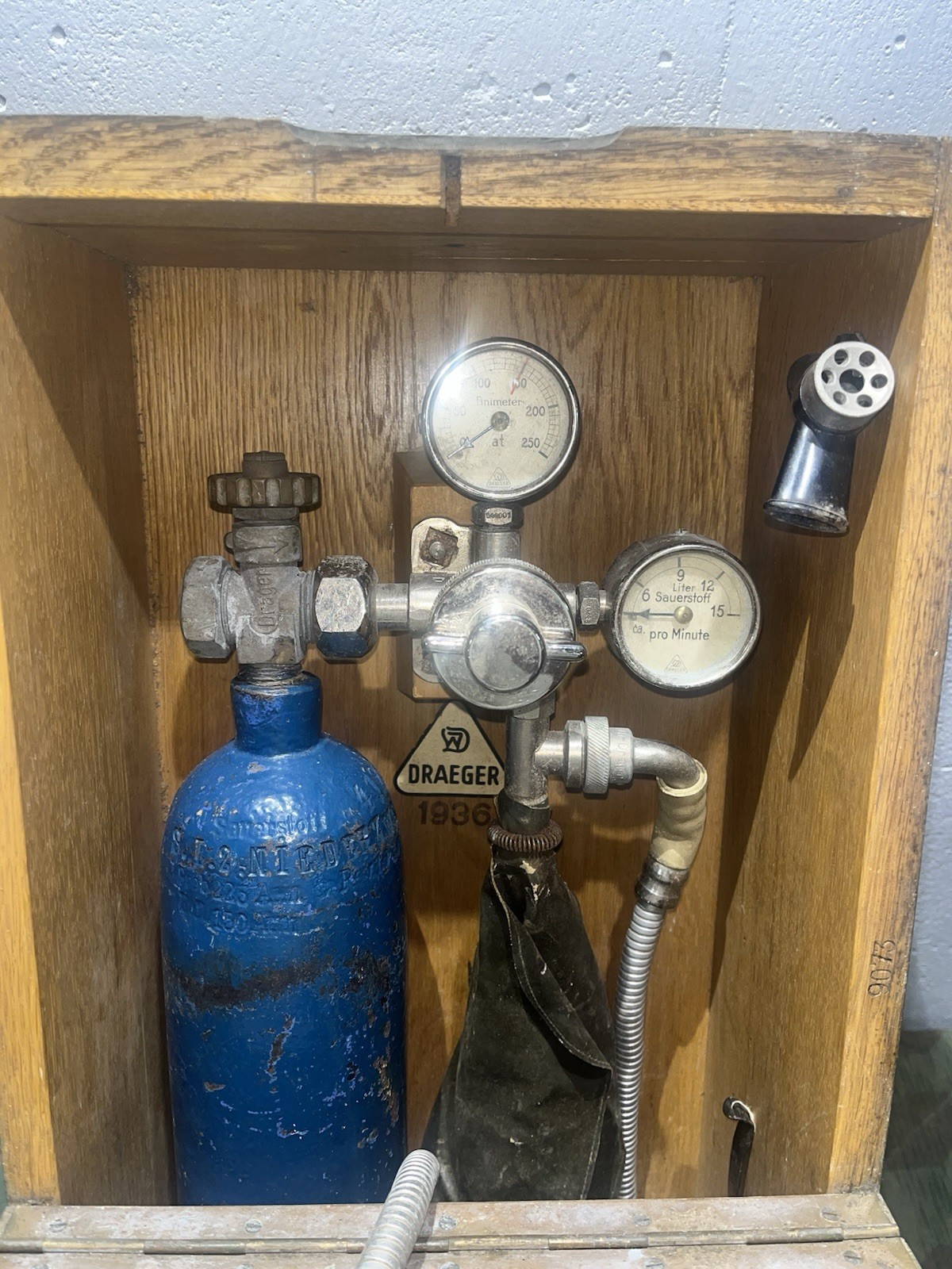 Original WW2 German Sauerstoffbehandlungsgerät Field Hospital Oxygen Mask Dated 1936 - Image 6