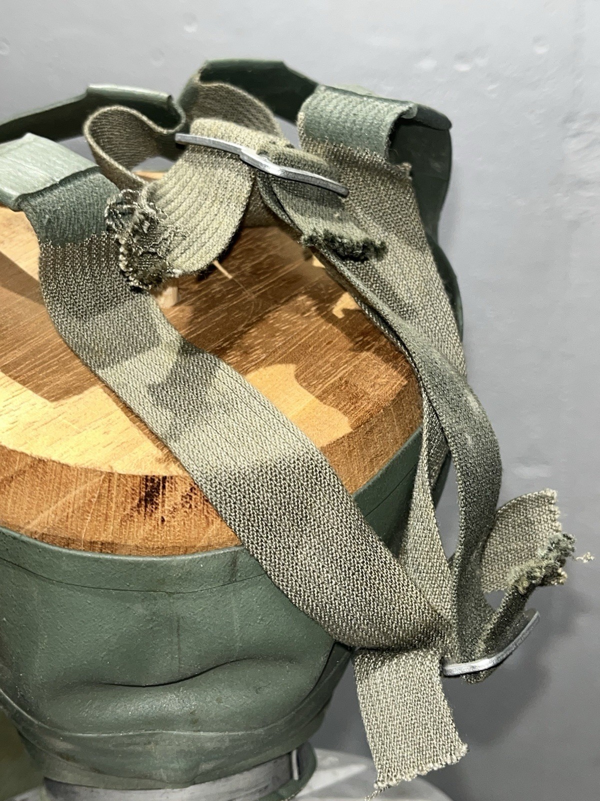 Original WW2 German Luftschutz VM40 Civil Gas Mask & Filter Waffen Marked in Storage Box - Image 6