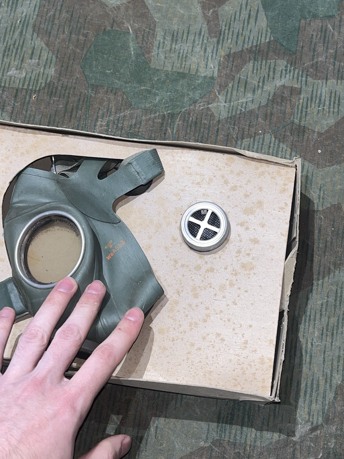 Original WW2 German Luftschutz VM40 Civil Gas Mask & Filter Waffen Marked in Storage Box - Image 17