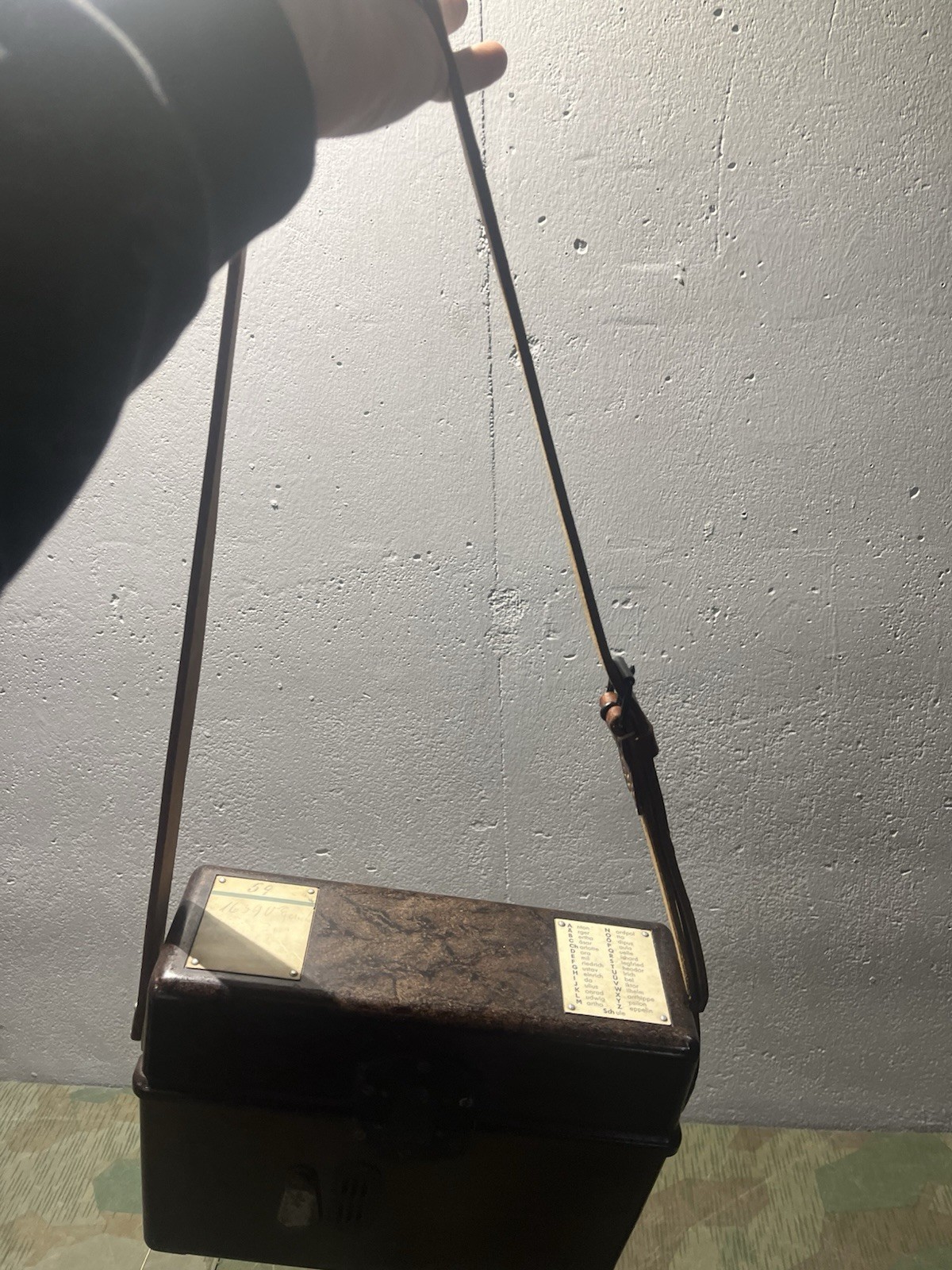 Reproduction WW2 German FF33 Field Telephone / Switchboard Leather Shoulder Strap Sling - Image 2
