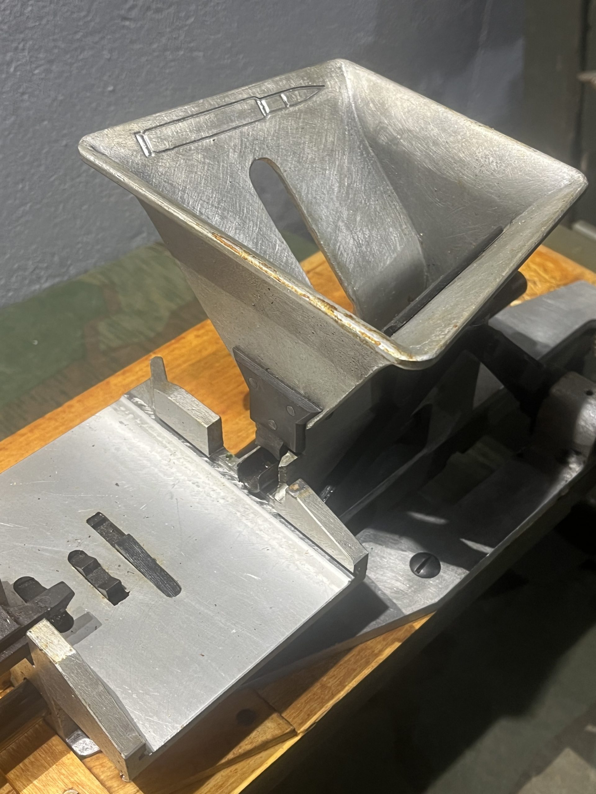 WW2 Italian Breda M37 8mm Ammo Strip Loader Machine w/ Tools - Image 7