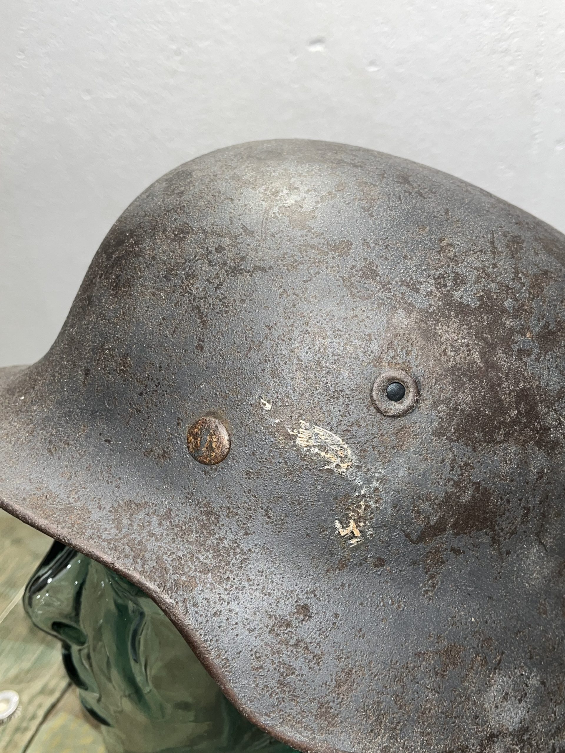 Original WW2 German Luftwaffe M40 Helmet Stahlhelm w/ Partial Decal - Image 2