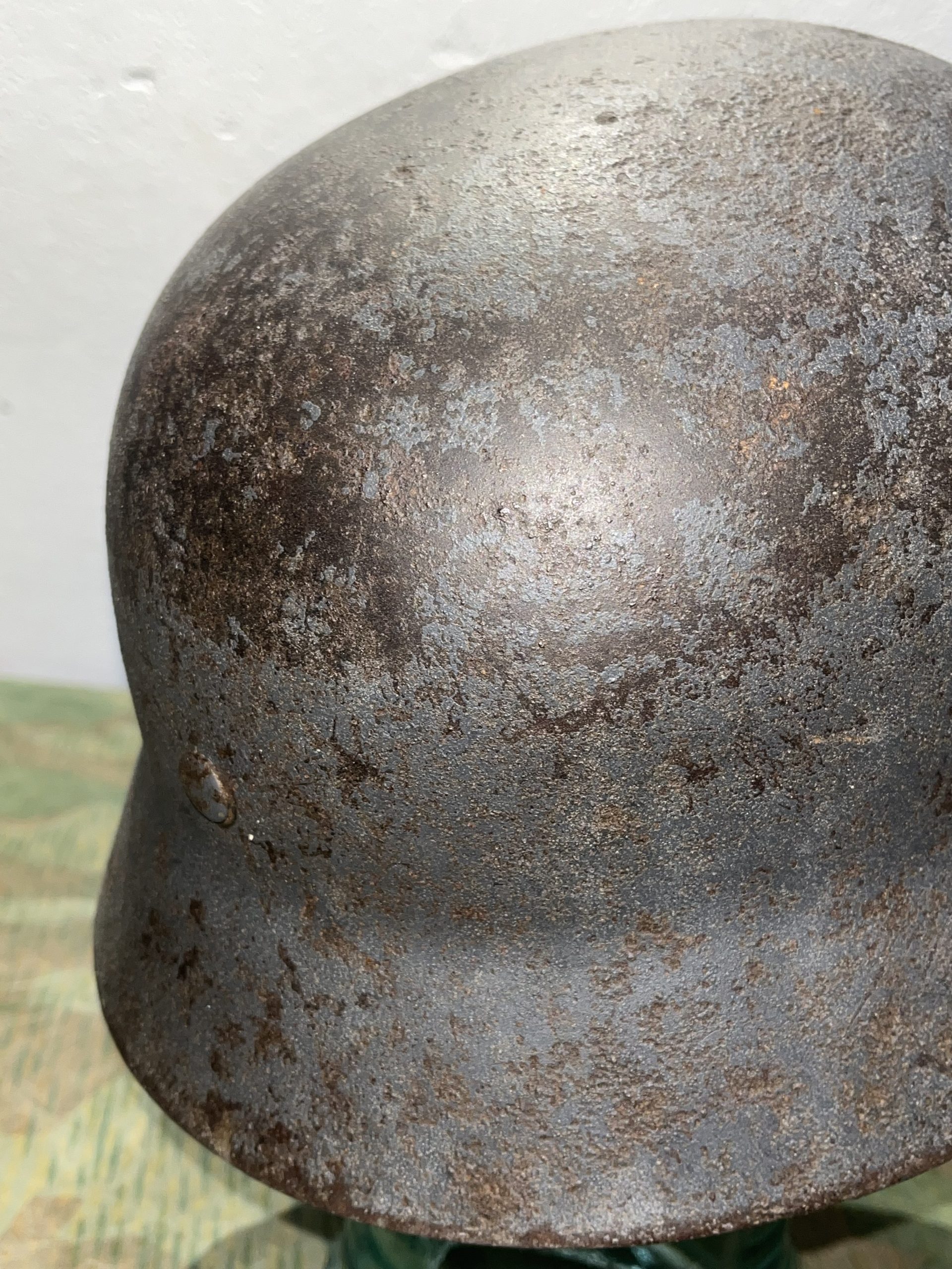 Original WW2 German Luftwaffe M40 Helmet Stahlhelm w/ Partial Decal - Image 10
