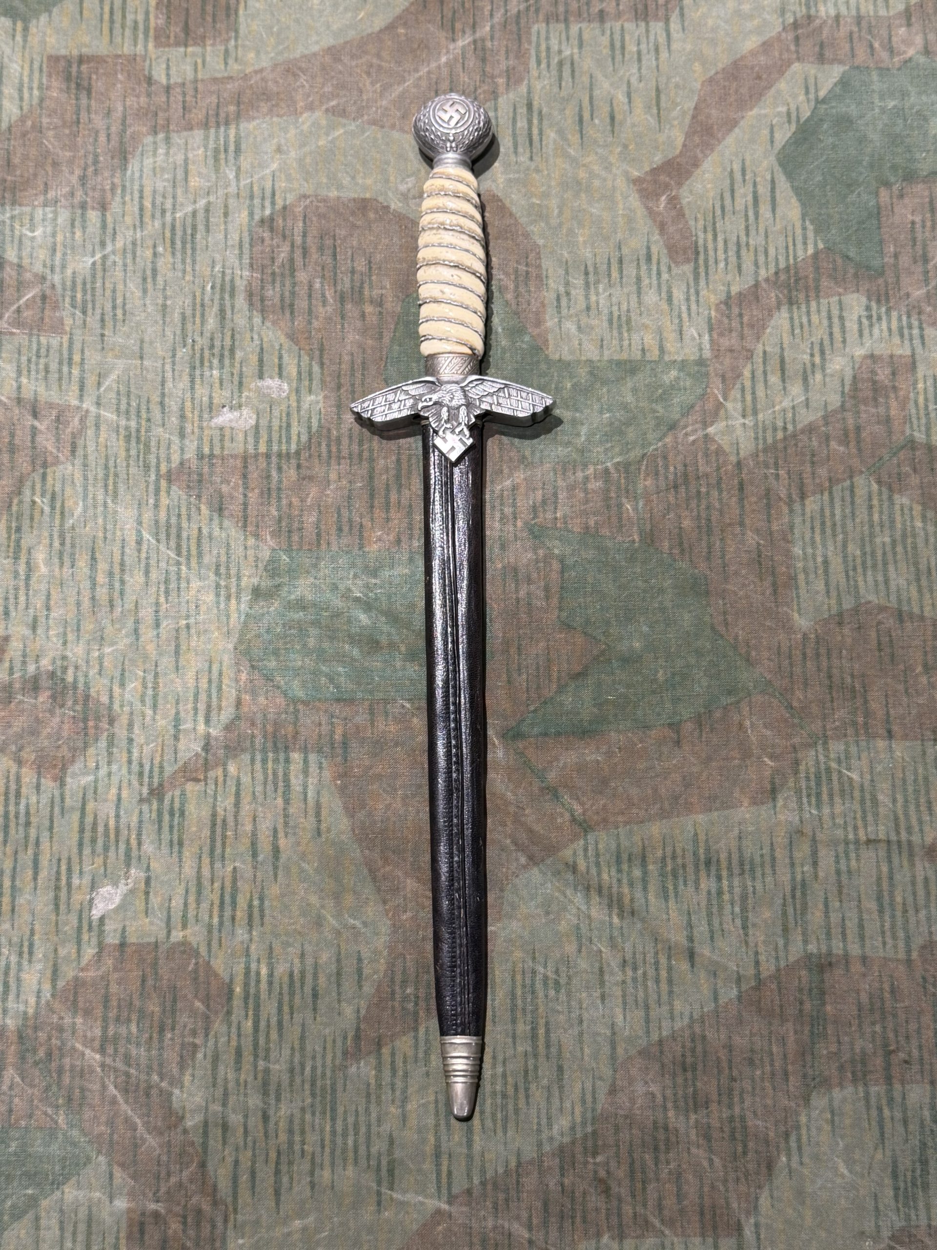 Original WW2 German Luftwaffe 2nd Model Officer's Dagger - F.W. Höller (With Repro Sheath) - Image 2