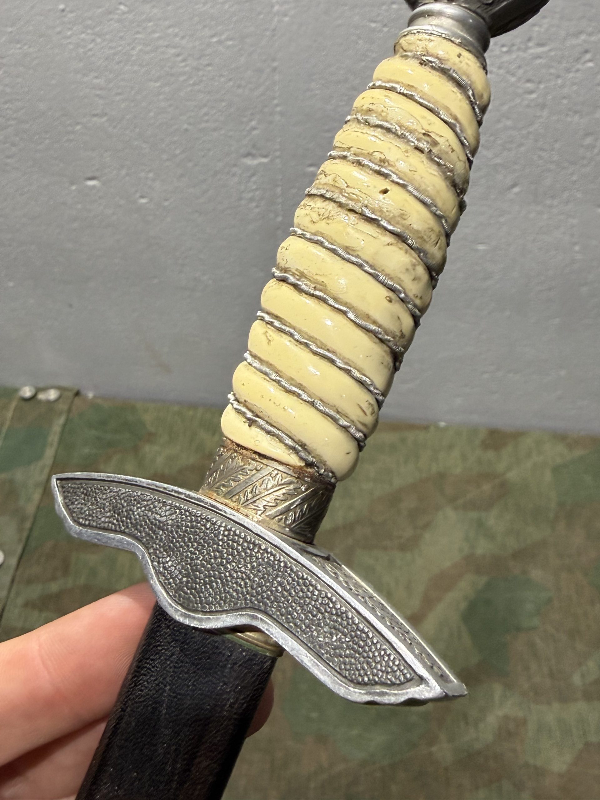 Original WW2 German Luftwaffe 2nd Model Officer's Dagger - F.W. Höller (With Repro Sheath) - Image 17