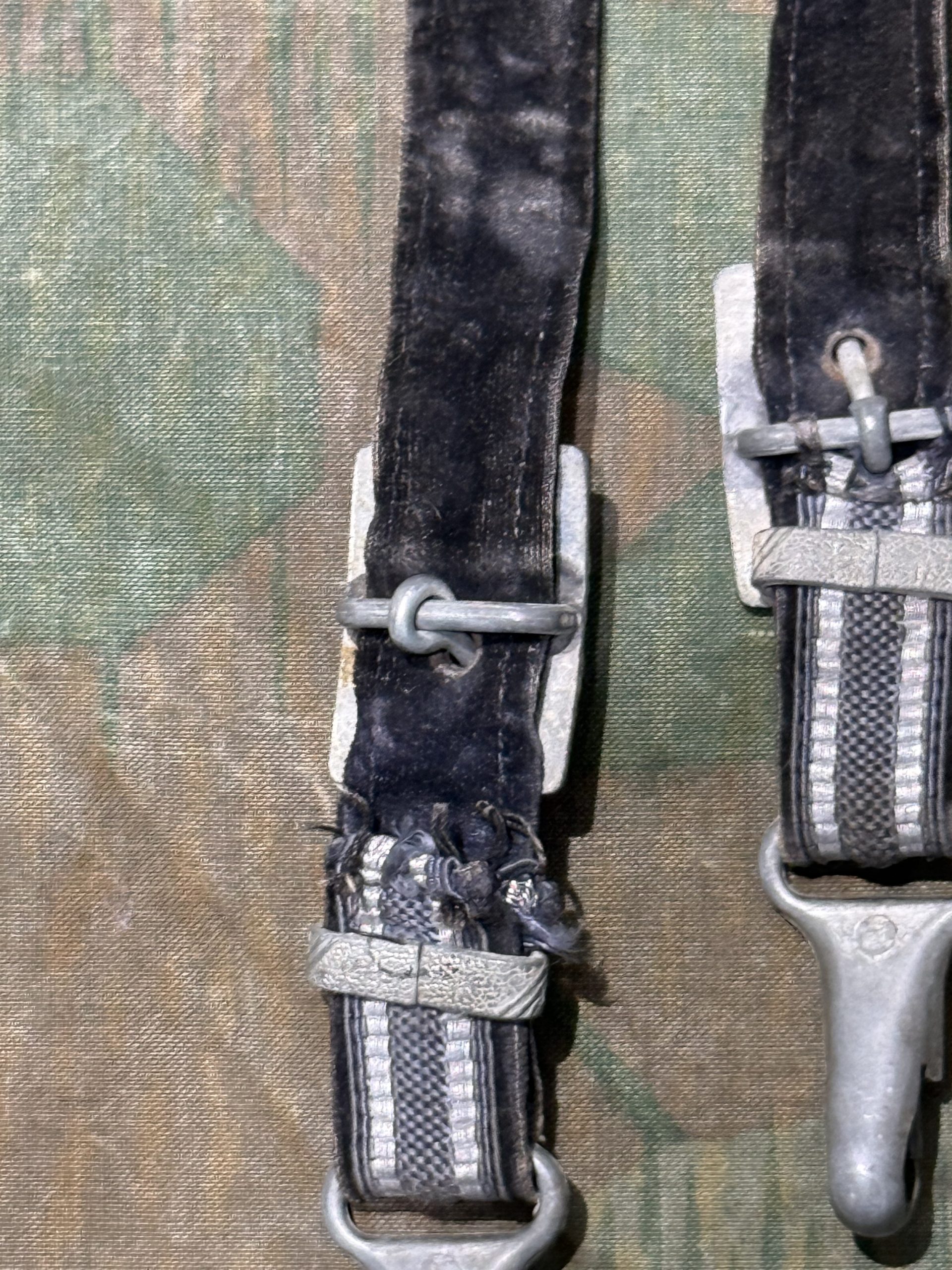 Original WW2 German Luftwaffe 2nd Model Dagger Hanger (Dolchgehange) - Image 10