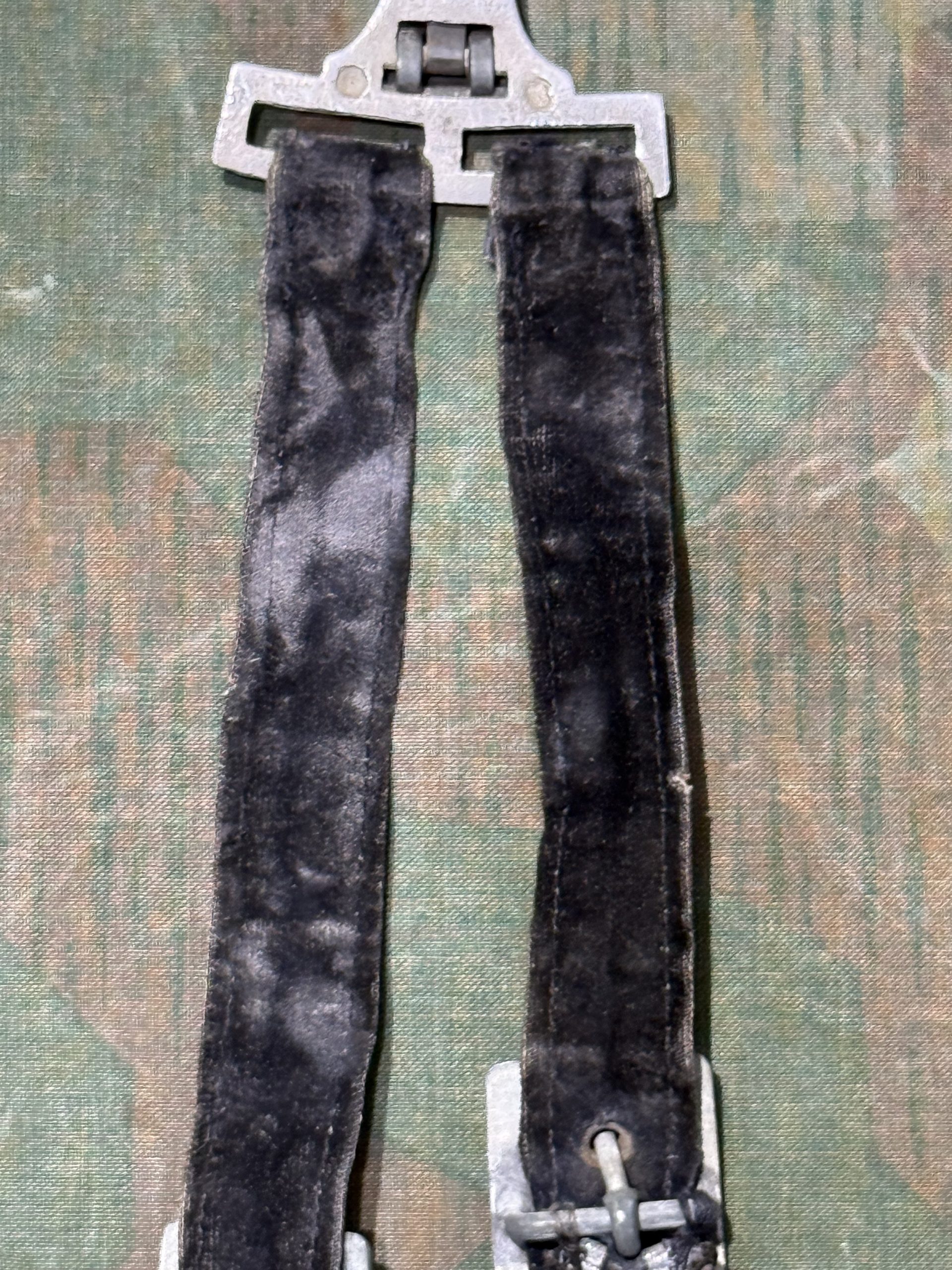 Original WW2 German Luftwaffe 2nd Model Dagger Hanger (Dolchgehange) - Image 12