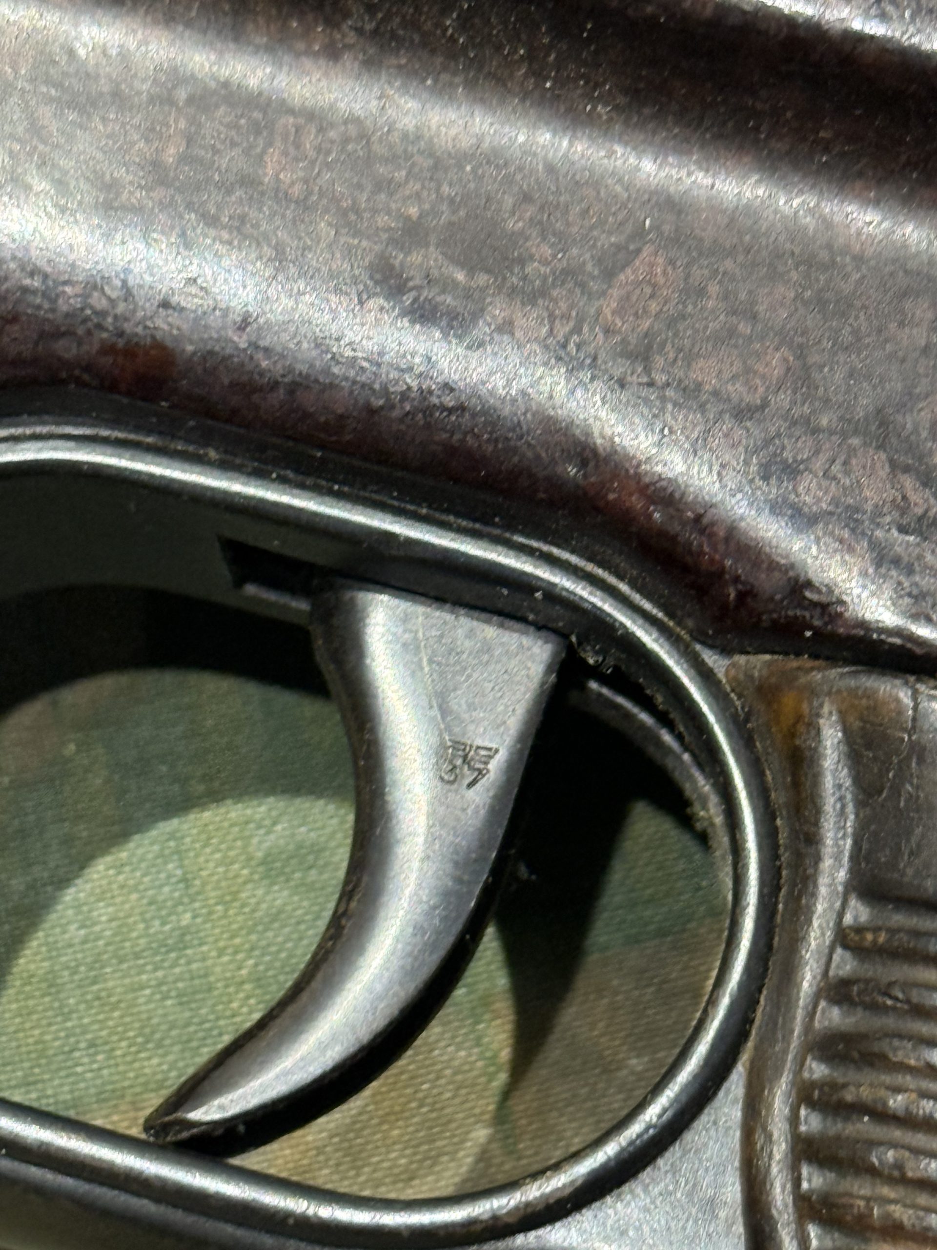 Original WW2 German Deactivated MP40 Display Gun BNZ 1943 Marked w/ Live Barrel, Sling & Magazine - Image 4