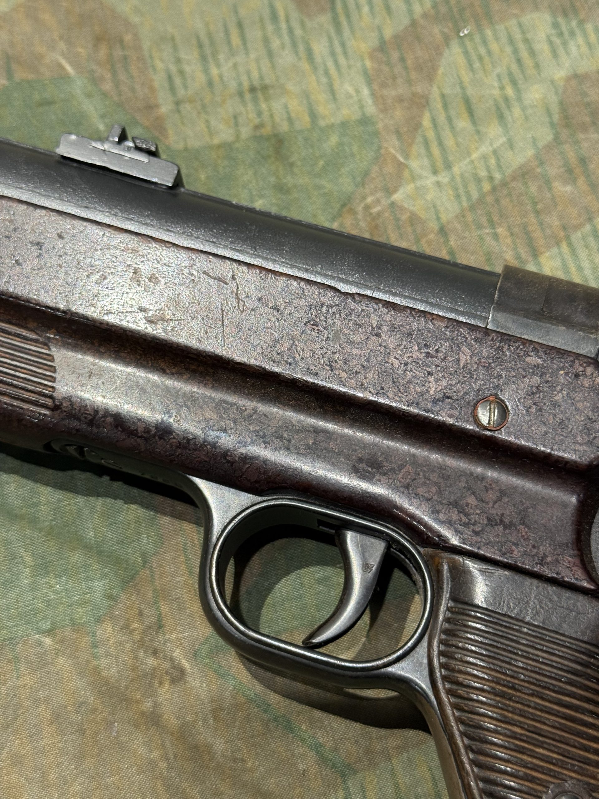 Original WW2 German Deactivated MP40 Display Gun BNZ 1943 Marked w/ Live Barrel, Sling & Magazine - Image 5