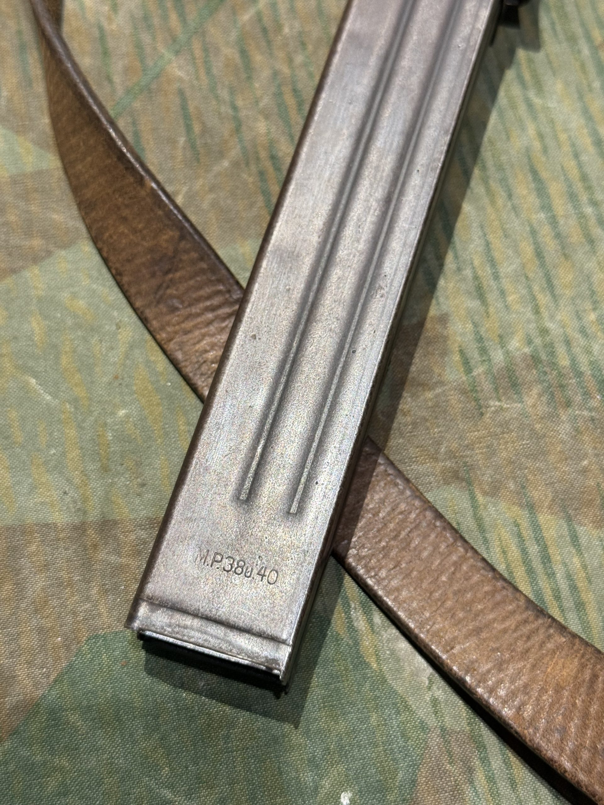 Original WW2 German Deactivated MP40 Display Gun BNZ 1943 Marked w/ Live Barrel, Sling & Magazine - Image 7